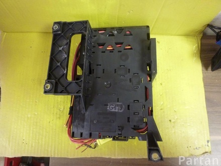 VW 7L0 937 548 A, 7L0 937 555 / 7L0937548A, 7L0937555 TOUAREG (7LA, 7L6, 7L7) 2004 Fuse Box