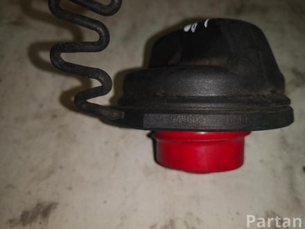 VOLVO 9470017 V70 II (SW) 2000 Fuel Tank Cap